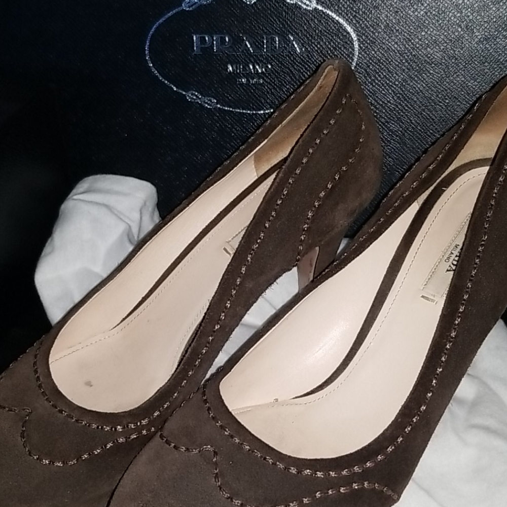 Sued Brown Prada Pumps